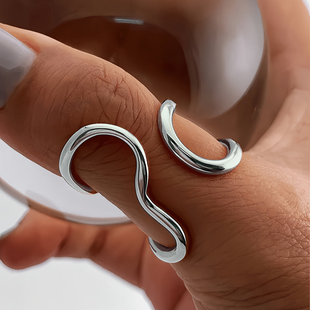Chic Ring with Asymmetrical Wave