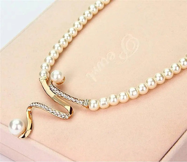 Necklace and Earring Set with Natural Pearls