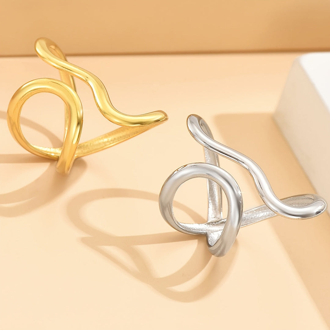 Chic Ring with Asymmetrical Wave