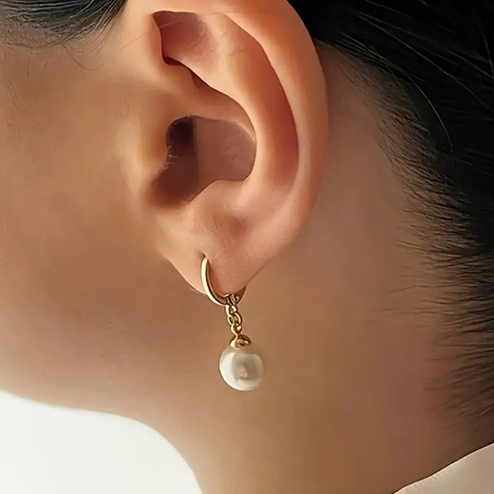 Elegant jewellery set with pearls